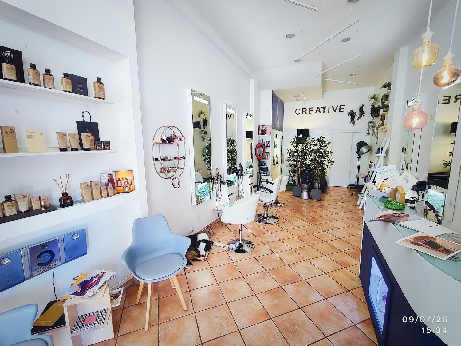Azienda in vendita: Salone di Acconciature, Creative di Anna Maria, Cedessi attività a Italia - Attività artigianali e professionali - Immagine foto 2