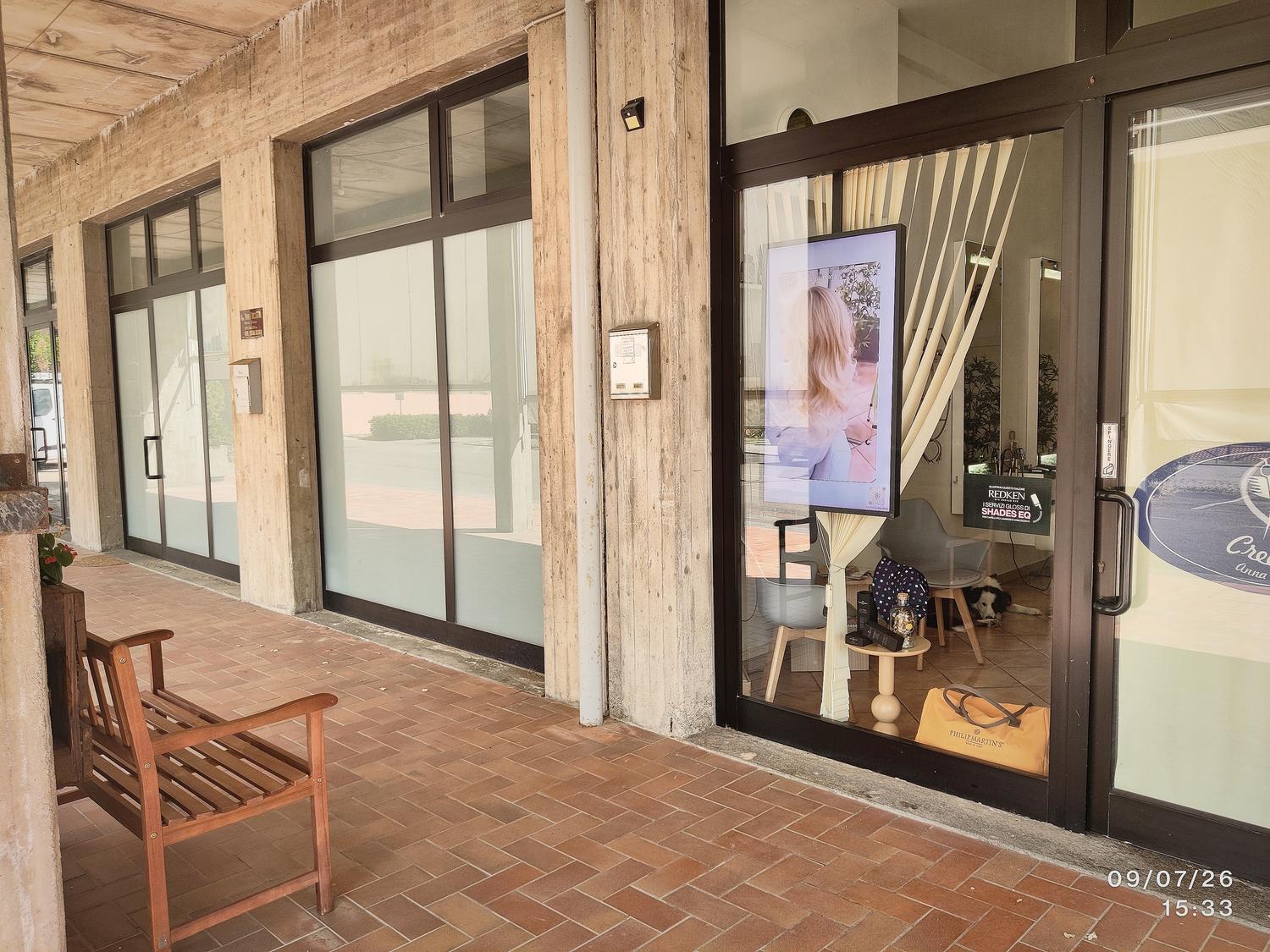 Azienda in vendita: Salone di Acconciature, Creative di Anna Maria, Cedessi attività a Italia - Attività artigianali e professionali - Immagine foto 4