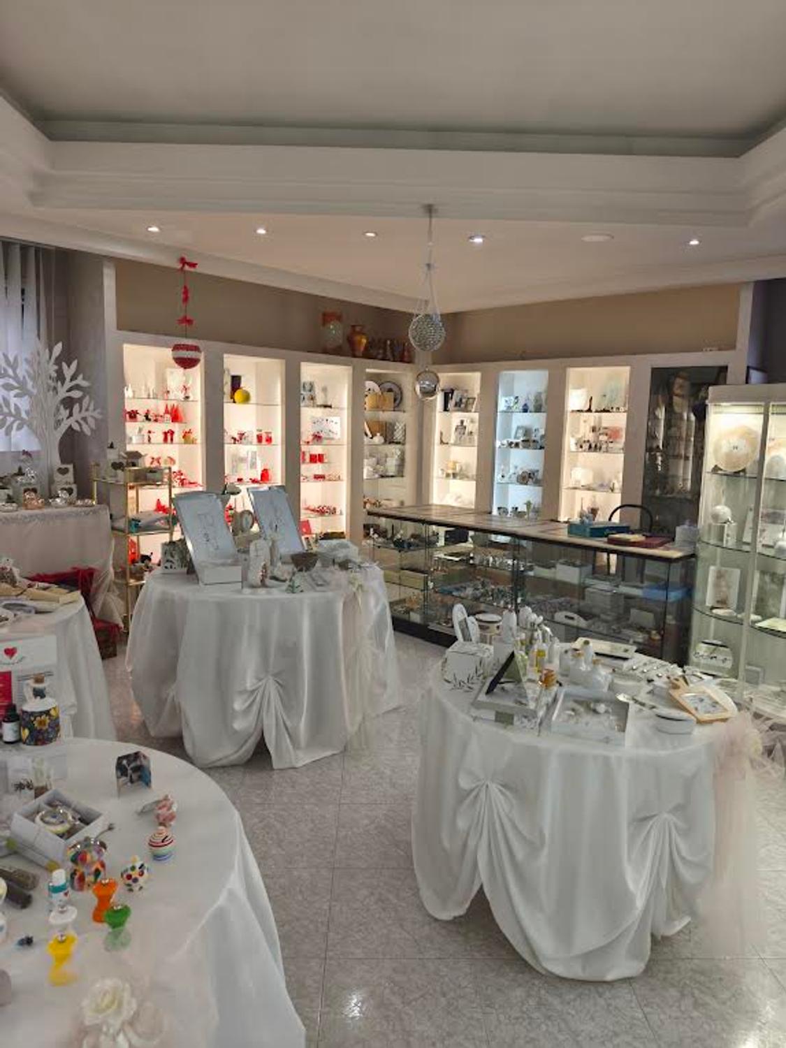 Azienda in vendita: Bomboniere Confetteria art. da Regalo Cristalleria a Italia - Altro - Immagine principale