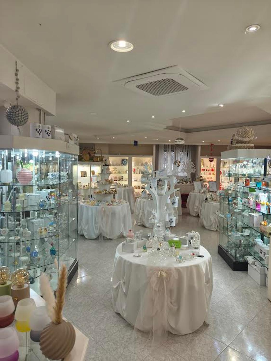 Azienda in vendita: Bomboniere Confetteria art. da Regalo Cristalleria a Italia - Altro - Immagine foto 3