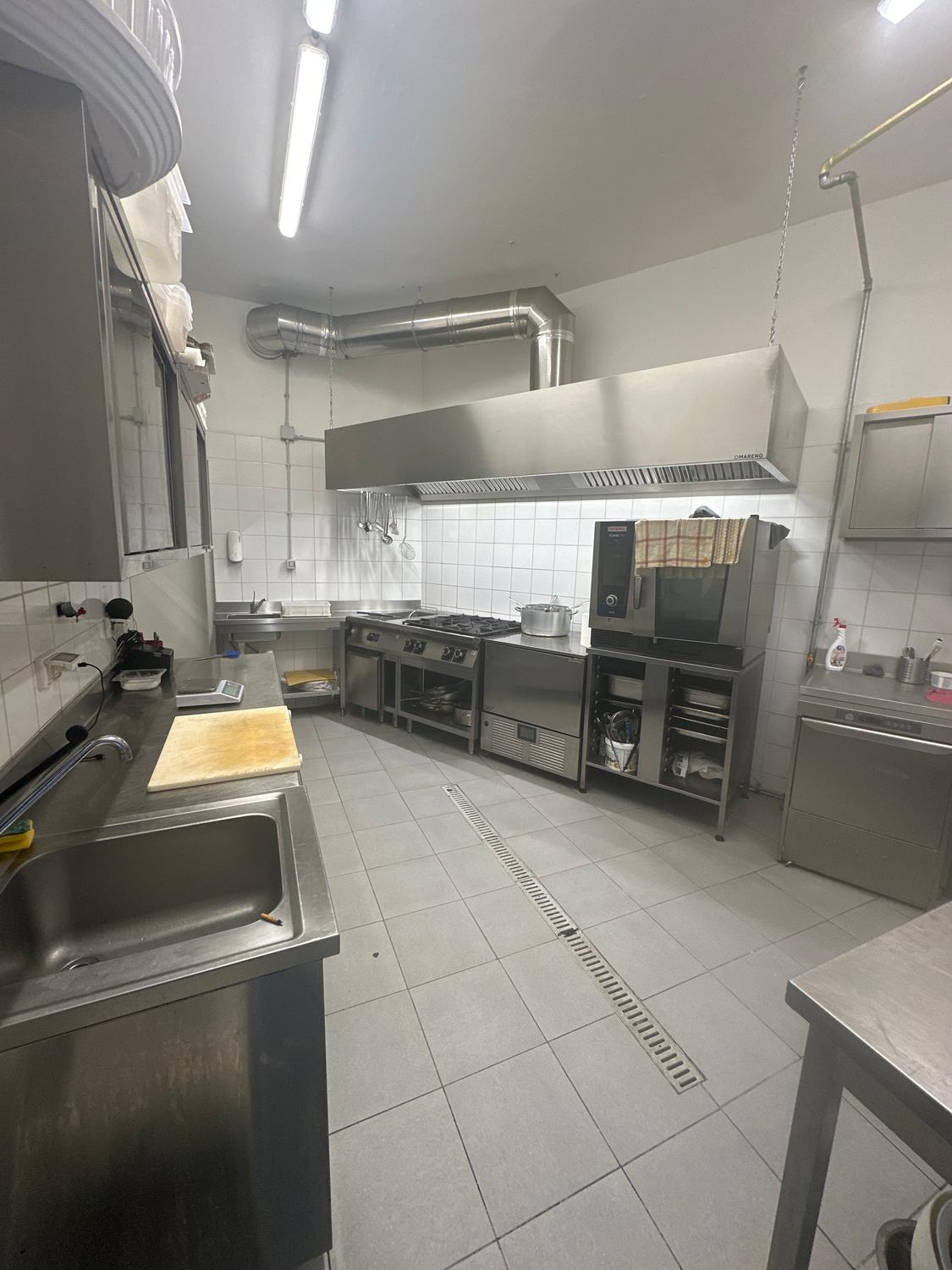 Azienda in vendita: Ristopescheria di mq 200 in zona Giustiniana a Roma. a Italia - Ristoranti - Immagine foto 4