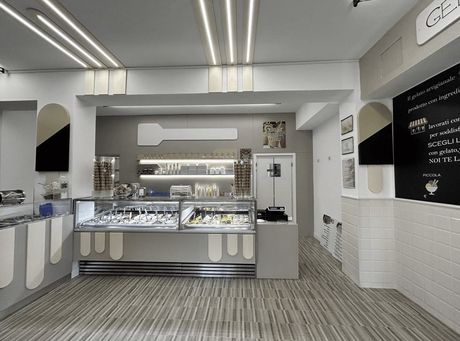 Azienda in vendita: Vendesi Bar/Gelateria con clientela fidelizzata a Follonica a Italia - Gelaterie - Immagine principale