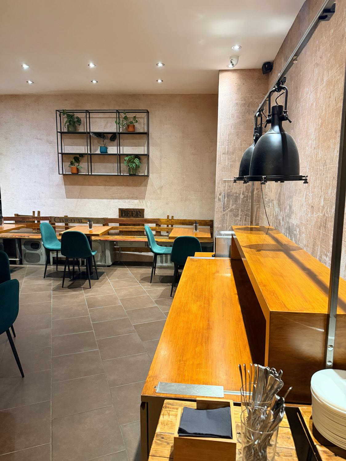 Azienda in vendita: Cocktail bar in Vendita a Italia - Bar - Immagine foto 4