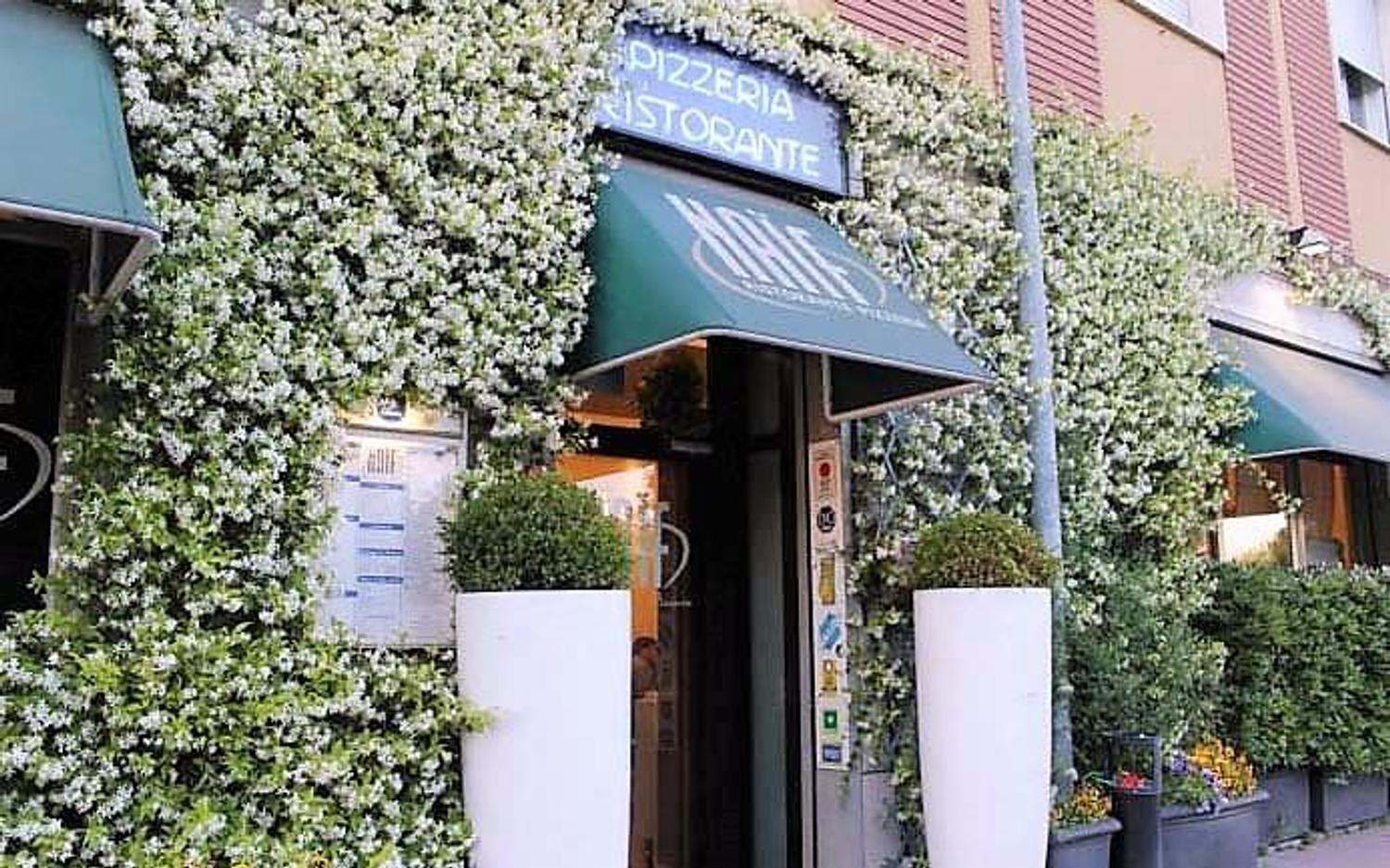 Azienda in vendita: Attività di Ristorante Pizzeria molto conosciuto in città a Italia - Ristoranti - Immagine principale