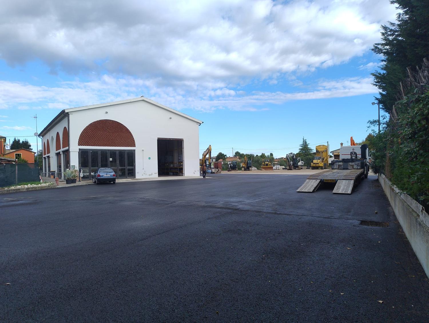 Azienda in vendita: Attività di lavori stradali, scavi_demolizioni, trasporti c/terzi a Italia - Altro - Immagine foto 4