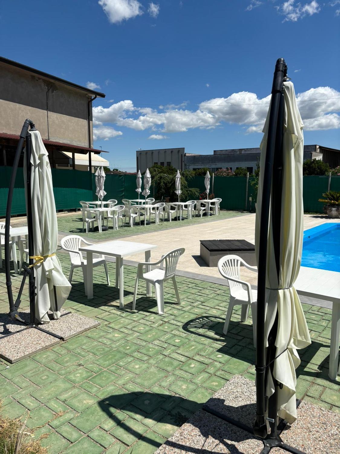 Azienda in vendita: Affitto - Vendo disco bar, sala eventi e sala slot. a Italia - Bar - Immagine foto 4