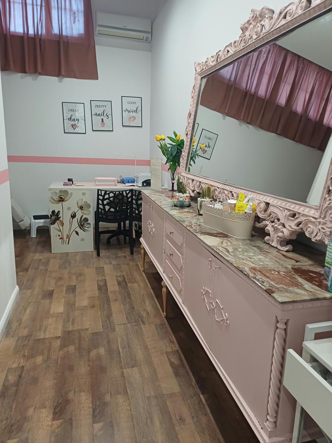 Azienda in vendita: cedo centro estetico,zona centralissima,densamente abitata a Italia - Centri Estetici - Immagine foto 2
