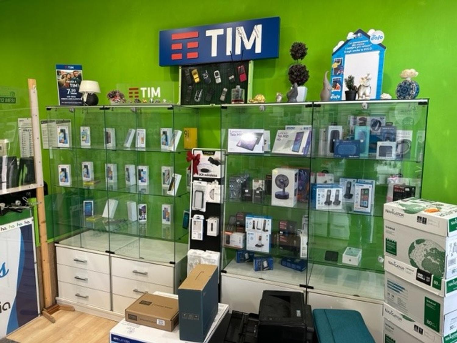 Azienda in vendita: Vendesi attività di telefonia e informatica a Italia - Servizi informatici e tecnologia - Immagine foto 2