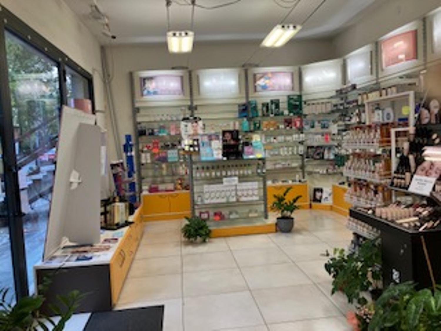 Azienda in vendita: parafarmacia con clientela fidelizzata, in zona di passaggio a Italia - Farmacie e Parafarmacie - Immagine principale