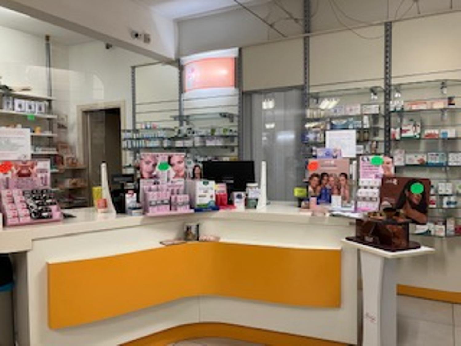 Azienda in vendita: parafarmacia con clientela fidelizzata, in zona di passaggio a Italia - Farmacie e Parafarmacie - Immagine foto 2