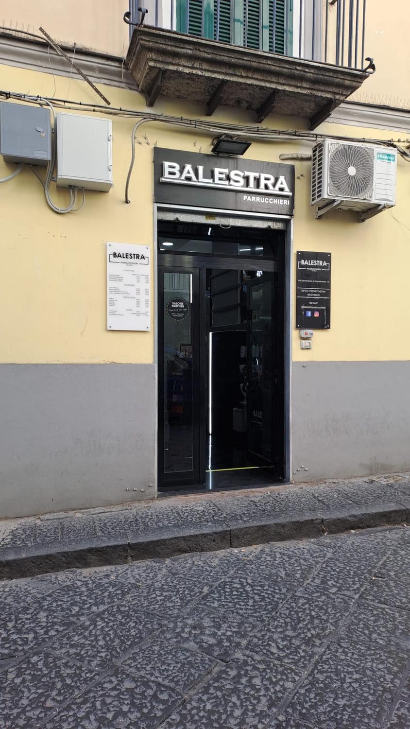 Azienda in vendita: Cedesi salone parrucchieri avviato a Napoli – Capodimonte a Italia - Parrucchieri - Immagine foto 2