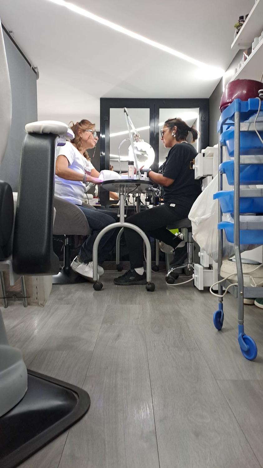 Azienda in vendita: Cedesi salone parrucchieri avviato a Napoli – Capodimonte a Italia - Parrucchieri - Immagine foto 4