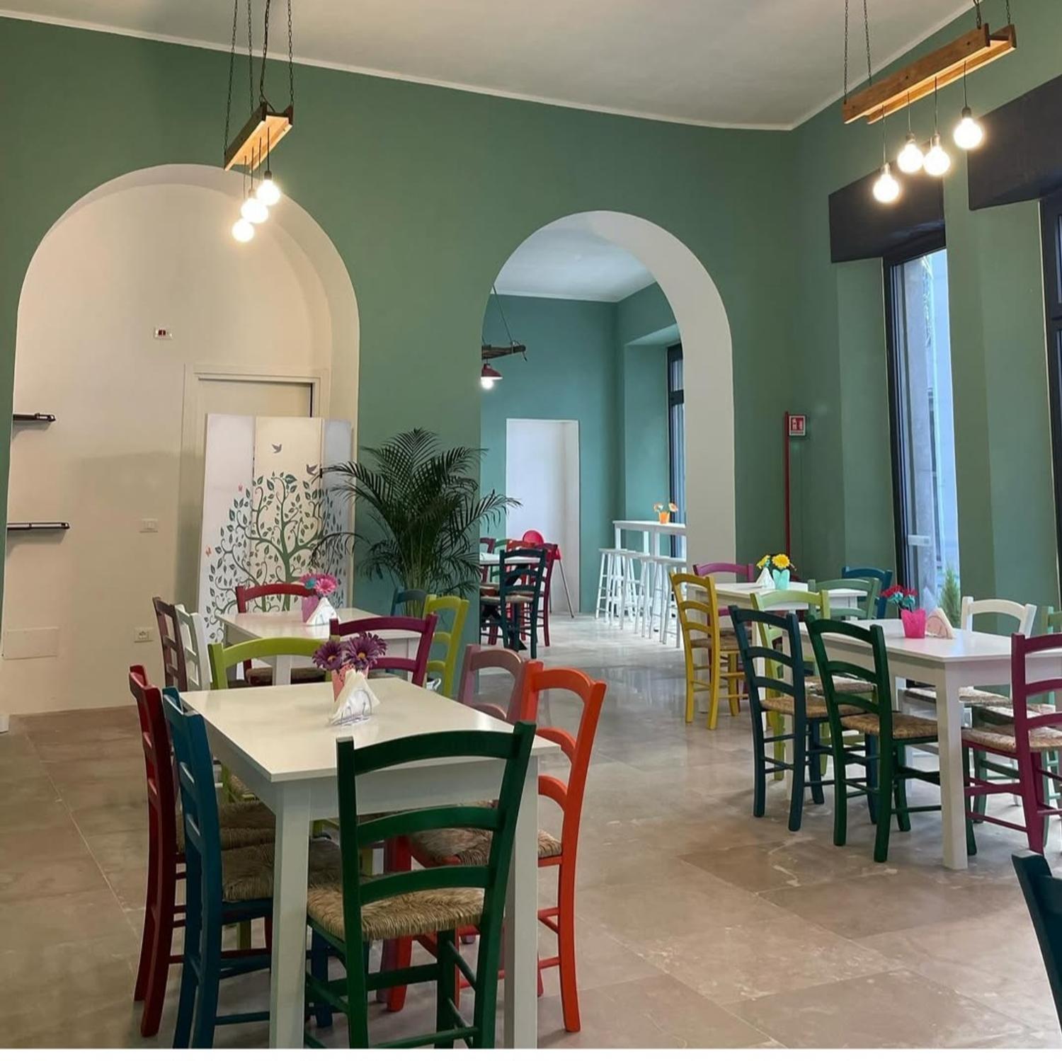 Azienda in vendita: Centralissimo a Ra, ampio versatile, ideale turisti, gruppi e fam a Italia - Bar - Immagine foto 3