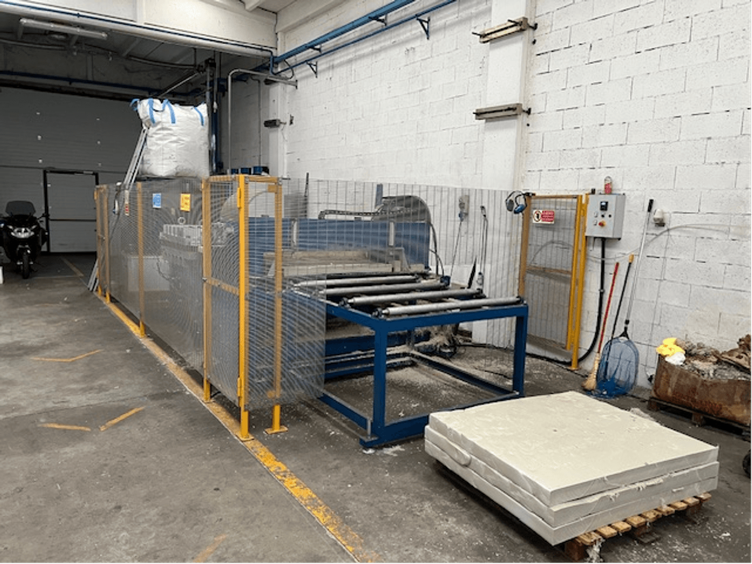 Azienda in vendita: Materie Plastiche - Estrusione e Lavorazione CN a Italia - Attività industriali e fabbriche - Immagine principale