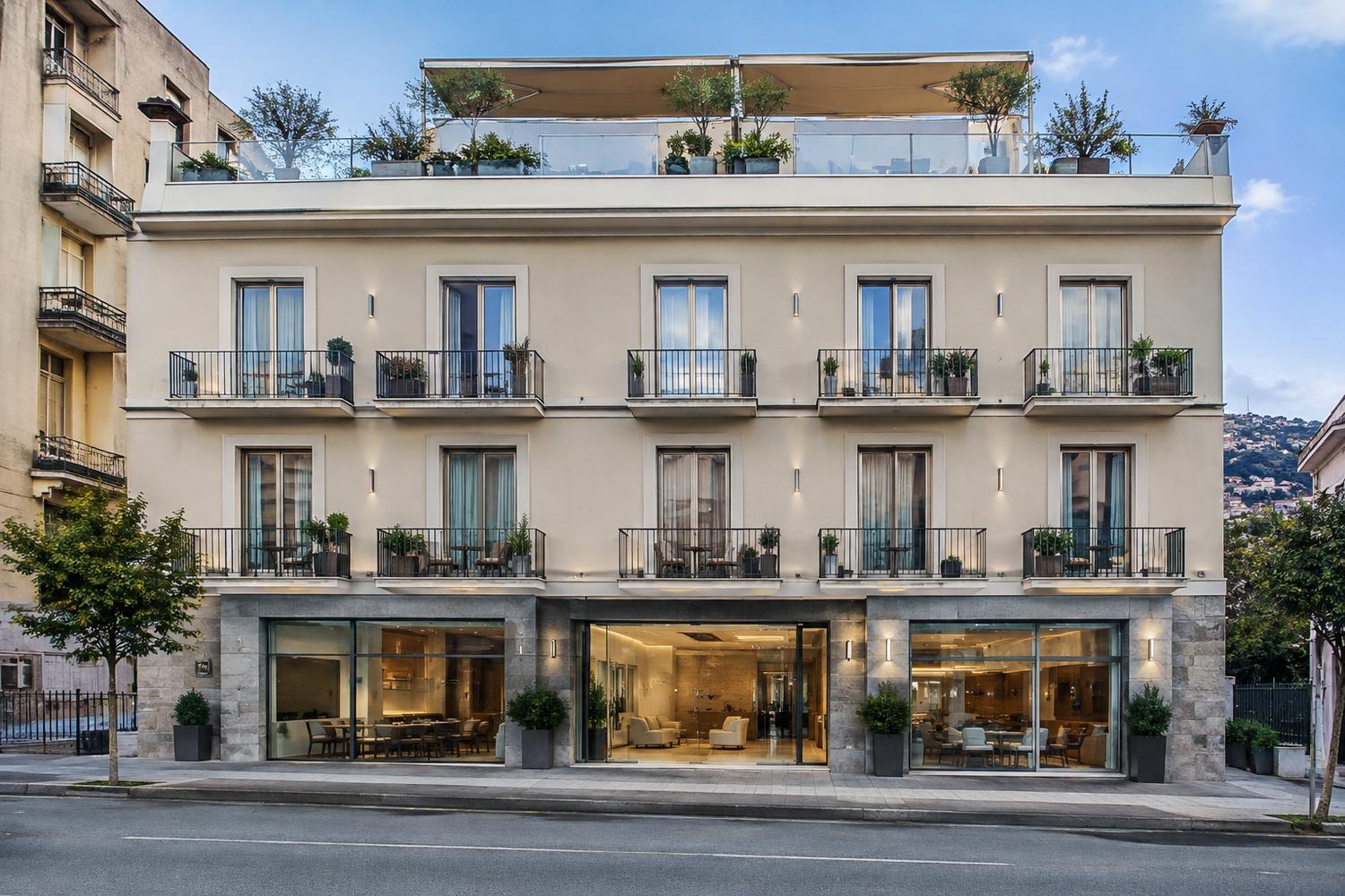 Azienda in vendita: HOTEL  CON ULTRATRENTENNALE  ATTIVITA' in zona altamente traffica a Italia - Hotel - Immagine principale